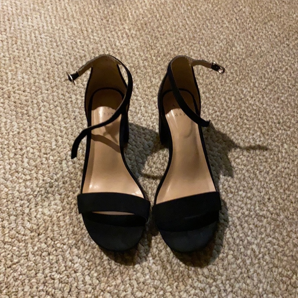 Black sandles